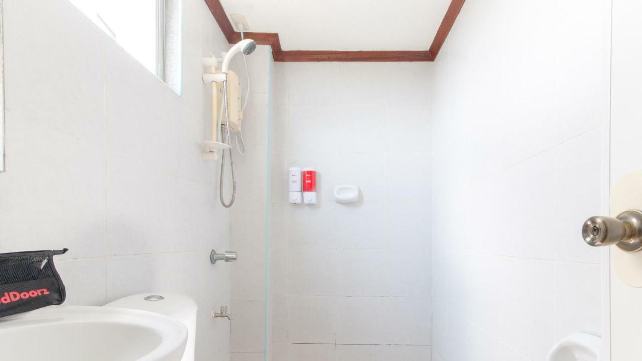 Reddoorz @ Paterno Street Tacloban Hotel Kültér fotó