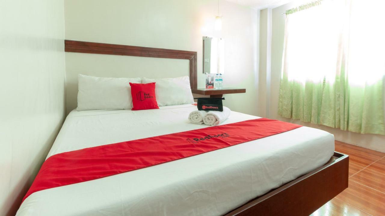 Reddoorz @ Paterno Street Tacloban Hotel Kültér fotó